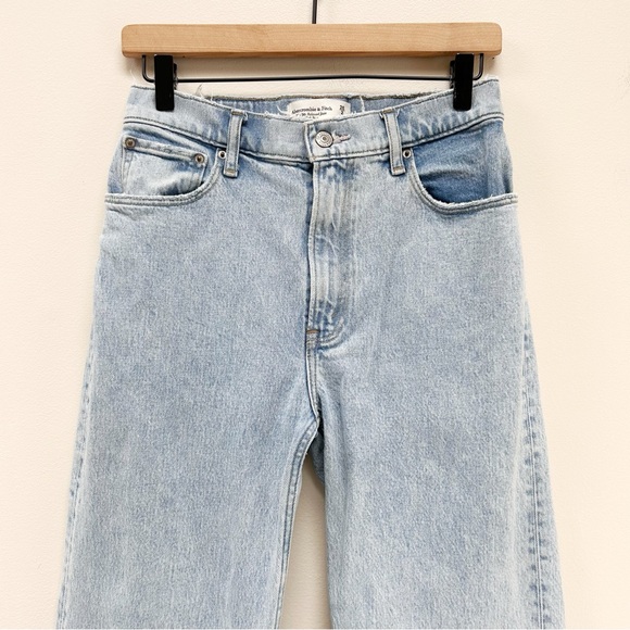 Abercrombie and Fitch 90s relaxed wide leg jean high-rise in light wash 26 / 2L - Picture 4 of 14